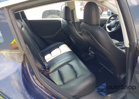 2018 Tesla Model 3 Long Range/Mid Range z USA, uszkodzony, nr VIN 5YJ3E1EA5JF027025